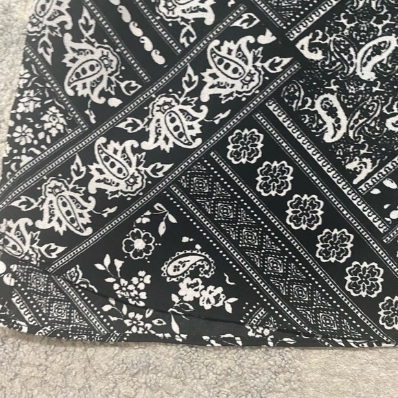 Iz Byer tank top black and white print sleeveless top with lace yoke size S EUC - Picture 7 of 7